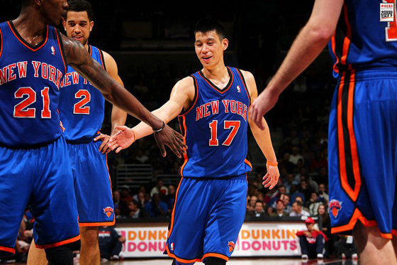 科比直播vs女主播视频，当篮球传奇遇上流量江湖，我们到底在看什么？